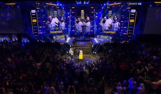 电竞比分网：英雄联盟S10 8强赛，TES创历史3：2翻盘FNC晋级